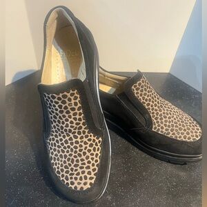 Fidelio Namir Leopard Print Slip-On Shoes